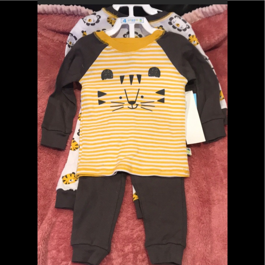 Brand New Duck Duck Goose 4 Pcs Set